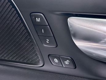 Volvo V60 Ultimate Dark B4 (197 hp)