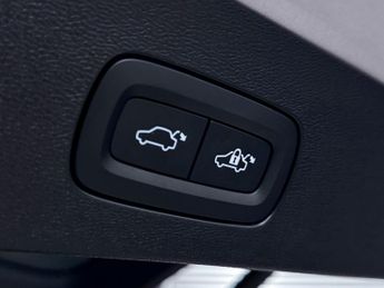Volvo V60 Ultimate Dark B4 (197 hp)