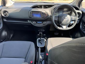 Toyota Yaris 1.5 VVT-h Design E-CVT Euro 6 (s/s) 5dr