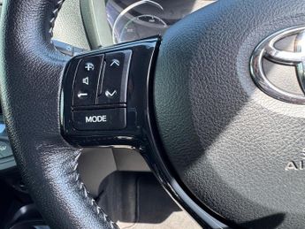 Toyota Yaris 1.5 VVT-h Design E-CVT Euro 6 (s/s) 5dr