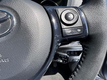 Toyota Yaris 1.5 VVT-h Design E-CVT Euro 6 (s/s) 5dr