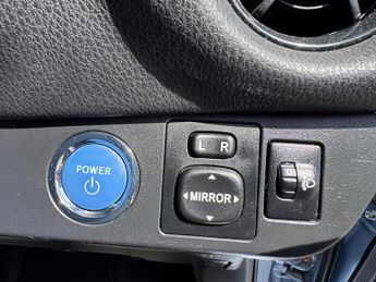 Toyota Yaris 1.5 VVT-h Design E-CVT Euro 6 (s/s) 5dr