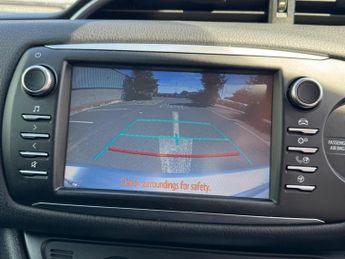 Toyota Yaris 1.5 VVT-h Design E-CVT Euro 6 (s/s) 5dr