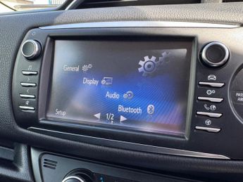 Toyota Yaris 1.5 VVT-h Design E-CVT Euro 6 (s/s) 5dr