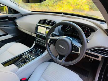 Jaguar XE 2.0i GPF Portfolio Auto Euro 6 (s/s) 4dr