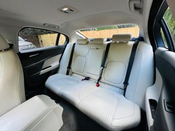 Jaguar XE 2.0i GPF Portfolio Auto Euro 6 (s/s) 4dr