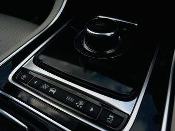 Jaguar XE 2.0i GPF Portfolio Auto Euro 6 (s/s) 4dr
