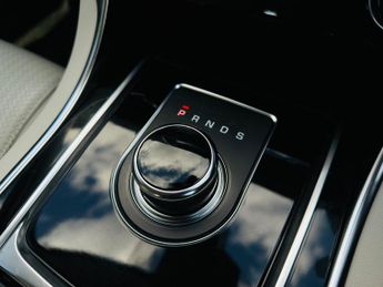 Jaguar XE 2.0i GPF Portfolio Auto Euro 6 (s/s) 4dr