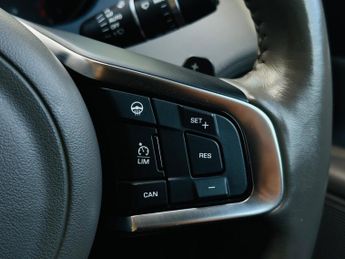 Jaguar XE 2.0i GPF Portfolio Auto Euro 6 (s/s) 4dr