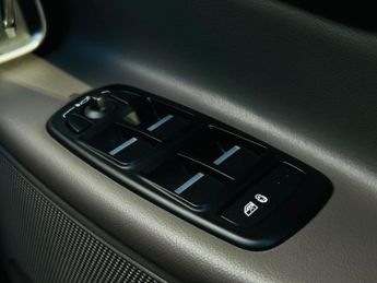 Jaguar XE 2.0i GPF Portfolio Auto Euro 6 (s/s) 4dr