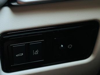 Jaguar XE 2.0i GPF Portfolio Auto Euro 6 (s/s) 4dr