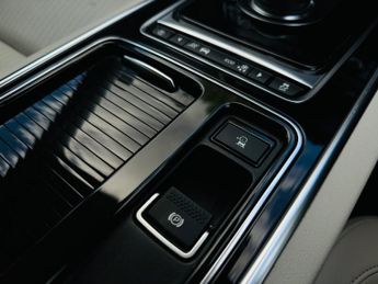 Jaguar XE 2.0i GPF Portfolio Auto Euro 6 (s/s) 4dr