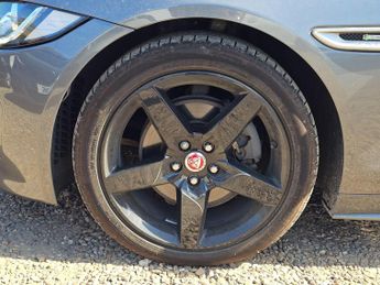 Jaguar XE 2.0d R-Sport Auto Euro 6 (s/s) 4dr