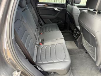 Volkswagen Touareg 3.0 TDI V6 Black Edition Tiptronic 4Motion Euro 6 (s/s) 5dr