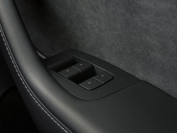 Tesla Model Y Auto RWD 5dr