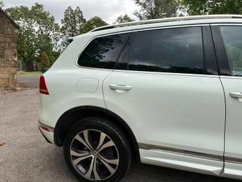 Volkswagen Touareg 3.0 TDI V6 BlueMotion Tech R-Line Tiptronic 4WD Euro 6 (s/s) 5dr