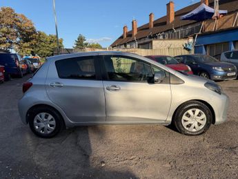 Toyota Yaris 1.33 Dual VVT-i Icon Hatchback 5dr Petrol Multidrive S Euro 5 Eu