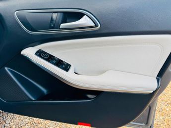 Mercedes-Benz A Class 1.5 A180d Sport (Executive) 7G-DCT Euro 6 (s/s) 5dr