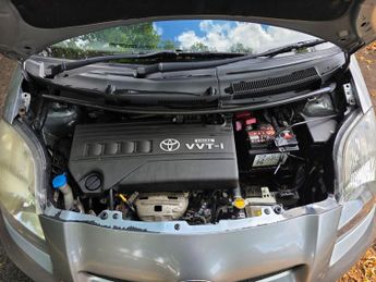 Toyota Yaris 1.33 Dual VVT-i SR Euro 4 (s/s) 5dr