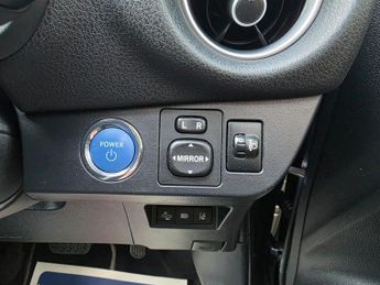 Toyota Yaris 1.5 VVT-h Y20 Bi-tone E-CVT Euro 6 (s/s) 5dr