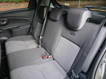 Toyota Yaris 1.5 VVT-h Y20 Bi-tone E-CVT Euro 6 (s/s) 5dr