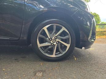 Toyota Yaris 1.5 VVT-h Y20 Bi-tone E-CVT Euro 6 (s/s) 5dr