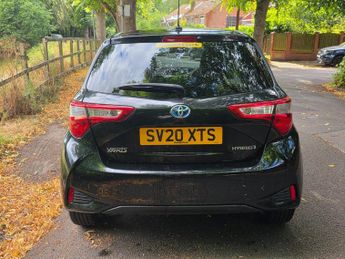 Toyota Yaris 1.5 VVT-h Y20 Bi-tone E-CVT Euro 6 (s/s) 5dr