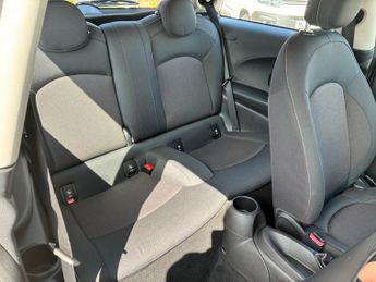 MINI Hatch 1.5 Cooper D Auto Euro 6 (s/s) 3dr