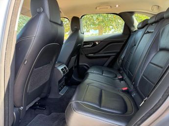 Jaguar F-PACE 2.0 D180 R-Sport Auto AWD Euro 6 (s/s) 5dr