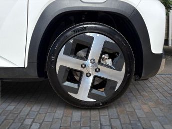 Hyundai INSTER Long Range 49kWh 02 5dr Automatic