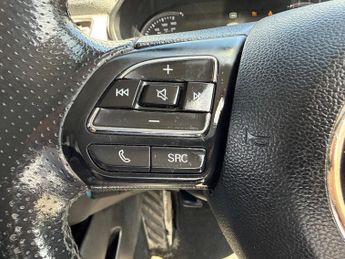 MG MG5 61.1kWh Exclusive Long Range Auto 5dr
