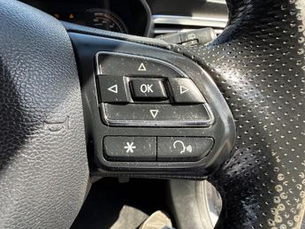 MG MG5 61.1kWh Exclusive Long Range Auto 5dr