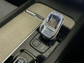 Volvo XC60 2.0h T8 Recharge 18.8kWh Ultimate Dark SUV 5dr Petrol Plug-in Hy