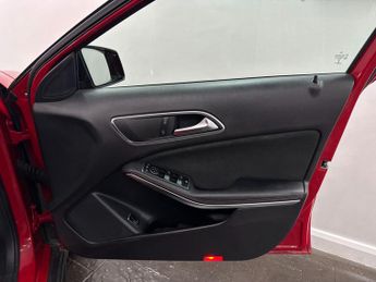 Mercedes-Benz GLA 2.0 GLA250 AMG Line (Premium) 7G-DCT 4MATIC Euro 6 (s/s) 5dr