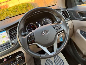 Hyundai TUCSON 2.0 CRDi Premium Auto 4WD Euro 6 5dr