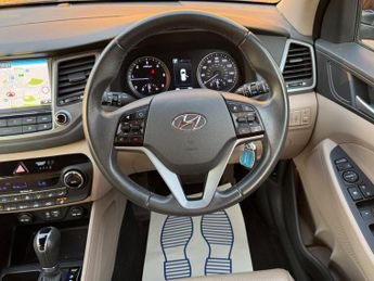 Hyundai TUCSON 2.0 CRDi Premium Auto 4WD Euro 6 5dr