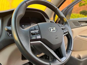 Hyundai TUCSON 2.0 CRDi Premium Auto 4WD Euro 6 5dr