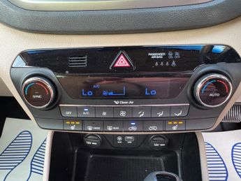 Hyundai TUCSON 2.0 CRDi Premium Auto 4WD Euro 6 5dr