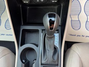Hyundai TUCSON 2.0 CRDi Premium Auto 4WD Euro 6 5dr