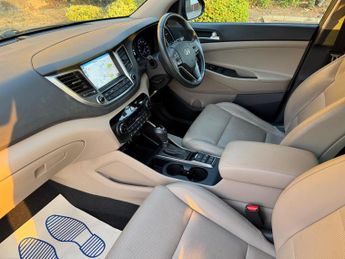 Hyundai TUCSON 2.0 CRDi Premium Auto 4WD Euro 6 5dr