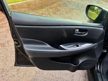 Nissan Leaf 40kWh N-Connecta Auto 5dr