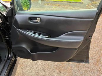 Nissan Leaf 40kWh N-Connecta Auto 5dr