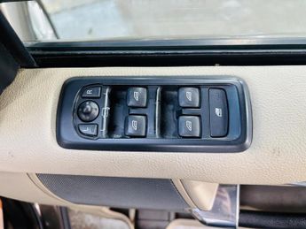 Land Rover Discovery 4 3.0 SD V6 HSE CommandShift 4WD Euro 5 5dr