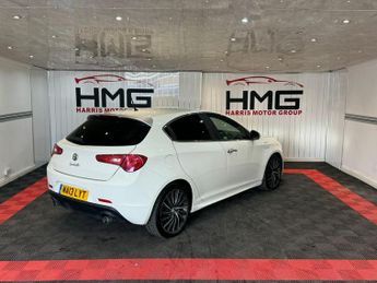 Alfa Romeo Giulietta 2.0 JTDM-2 Lusso Euro 5 (s/s) 5dr