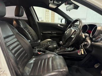 Alfa Romeo Giulietta 2.0 JTDM-2 Lusso Euro 5 (s/s) 5dr