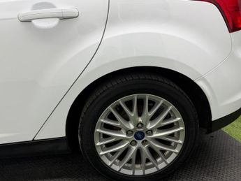 Ford Focus 1.0T EcoBoost Zetec Navigator Euro 5 (s/s) 5dr