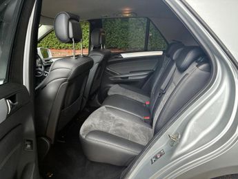Mercedes-Benz M Class 3.0 ML300 CDI V6 BlueEfficiency Sport G-Tronic 4WD Euro 5 5dr