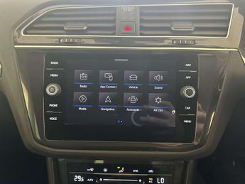 Volkswagen Tiguan 1.5 TSI Life SUV 5dr Petrol DSG Euro 6 (s/s) (150 ps)