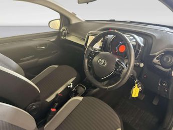 Toyota AYGO 1.0 VVT-i x-play Hatchback 5dr Petrol x-shift Euro 6 (71 ps)