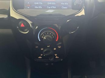 Toyota AYGO 1.0 VVT-i x-play Hatchback 5dr Petrol x-shift Euro 6 (71 ps)